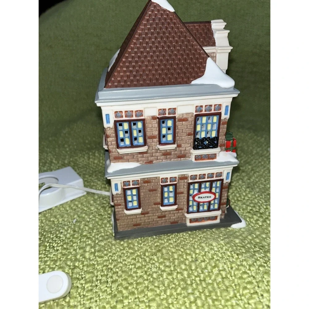 Dept 56 Accents Main‎ Street  Toy Shop ,Display Anywhere Lights, Works, in Box